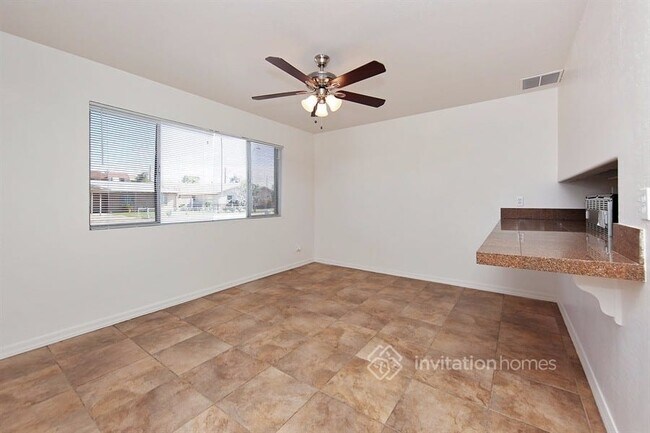 Foto del edificio - 2528 N 51st Dr