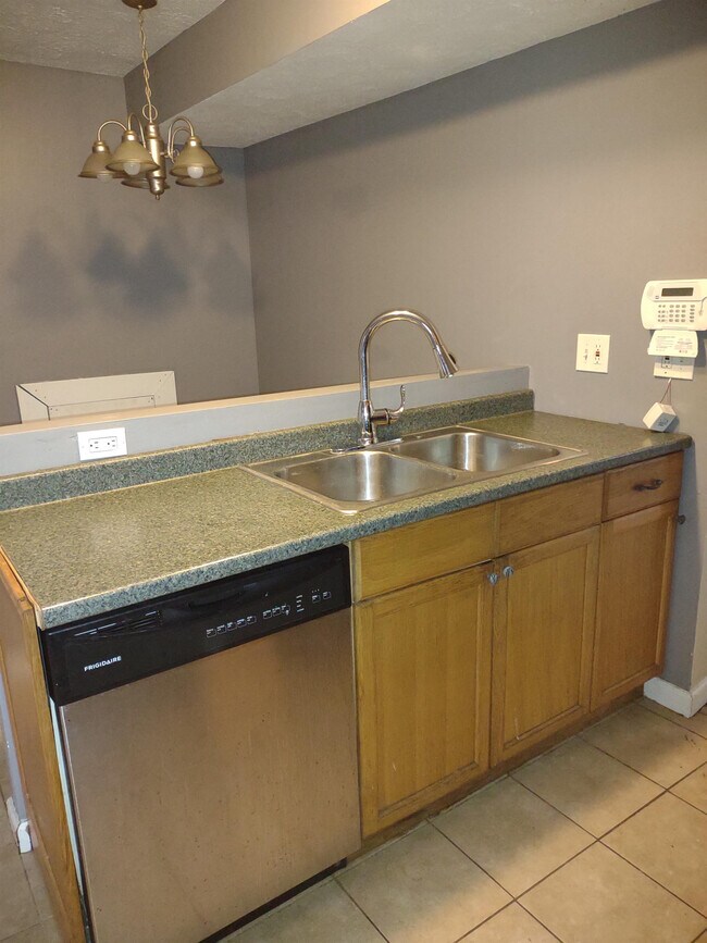 Building Photo - 23312 Pam Ct