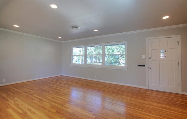 Building Photo - 5611 Arboles Dr