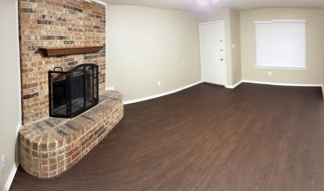 Living room - 1919 Tanglewood Dr
