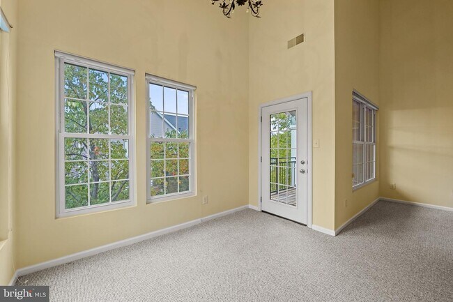 Building Photo - 20419 Riverbend Square