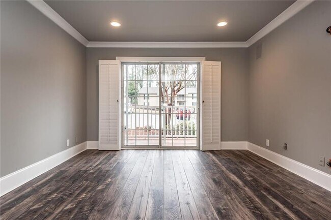 Building Photo - 3135 Seven Pines Ln
