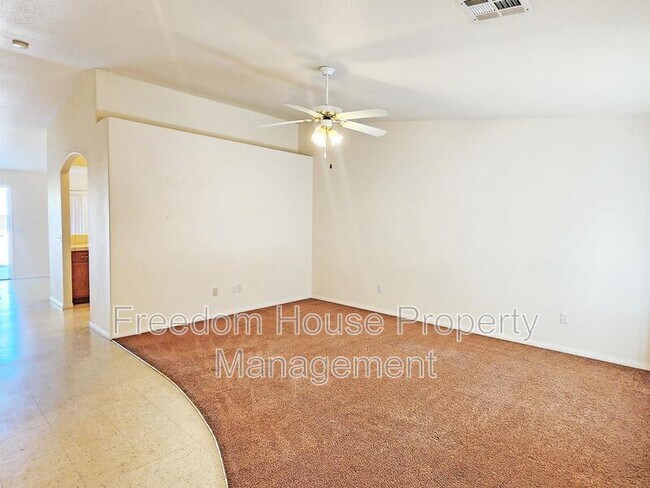 Foto del edificio - 1770 Pershing Ave