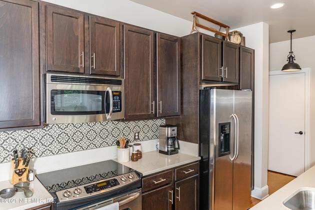 Kitchen - 2525 College St