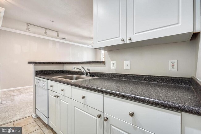 Building Photo - 2765 Centerboro Dr