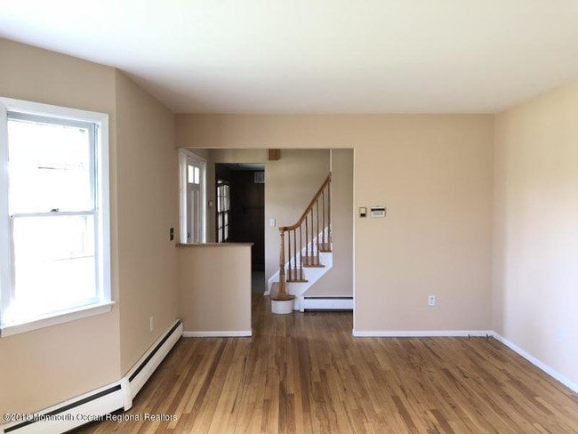 Building Photo - 537 Lakehurst Rd