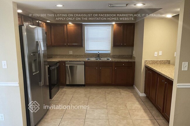 Foto del edificio - 8781 78th Ave N
