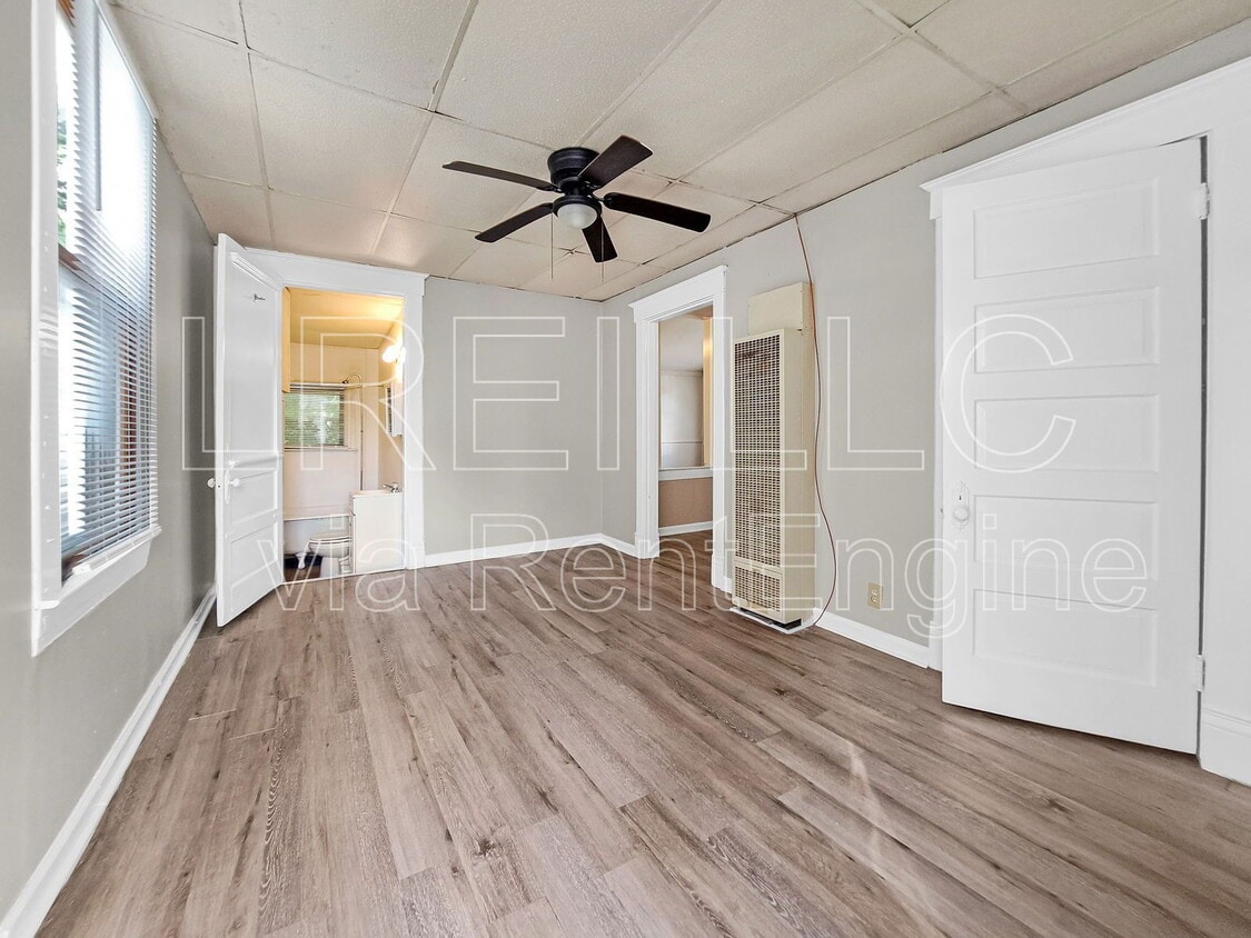 Primary Photo - 1709 W Gaulbert Ave
