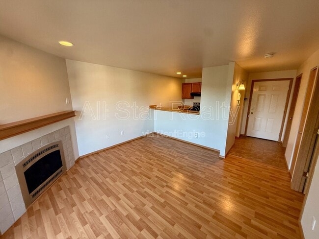Building Photo - 9625 Independence Dr