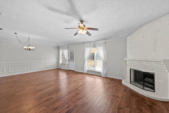 Foto del edificio - 3 Bedroom 2 Bathroom Home in Benbrook!