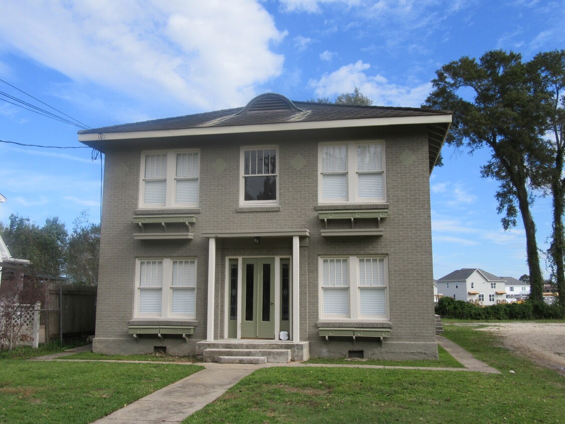 Primary Photo - 224 Park Ave
