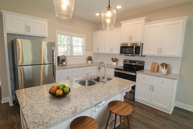 Building Photo - 22 Grove Cir