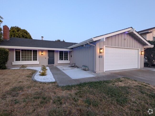 Building Photo - 4558 Cabello St