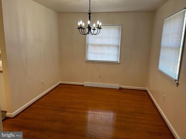 Building Photo - 525 Azalea St