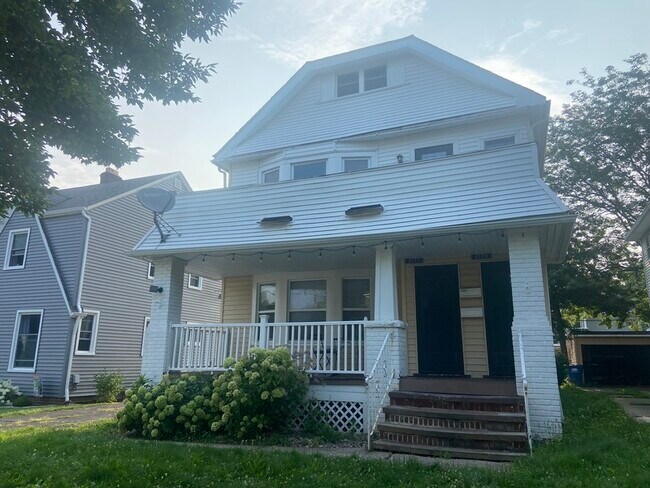 Building Photo - 2173 Wyandotte Ave