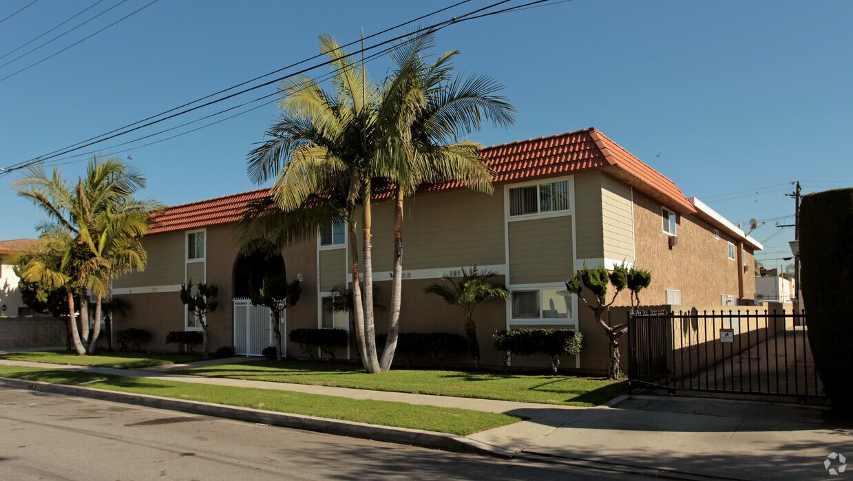 Primary Photo - 18422 Corby Ave