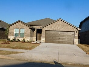 Building Photo - 3945 Oakcrest Ln