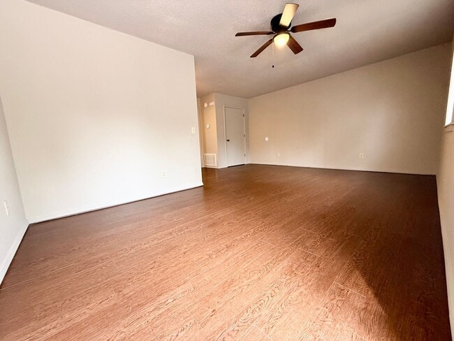 Building Photo - ***407 SE 4th***