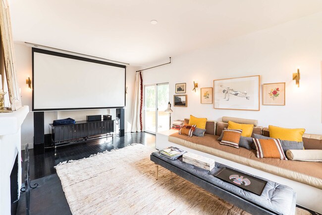 Foto del edificio - 4774 College View Ave