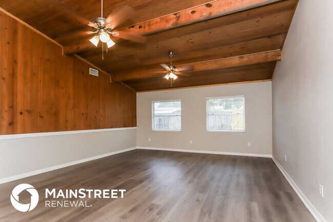 Foto del edificio - 8464 Hollyhock Ave