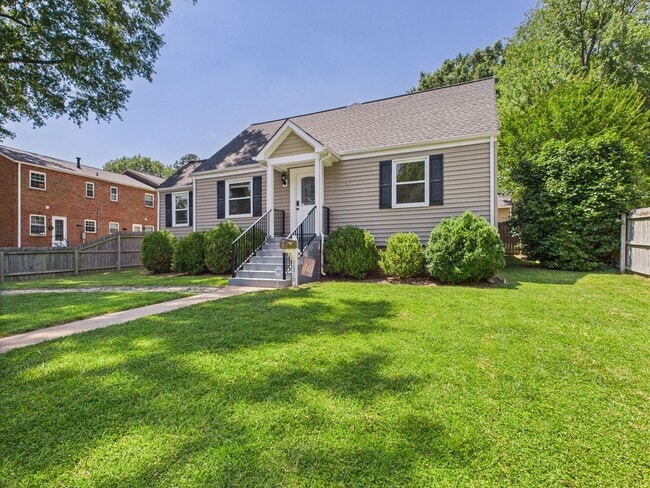 Building Photo - 1310 Devers Rd