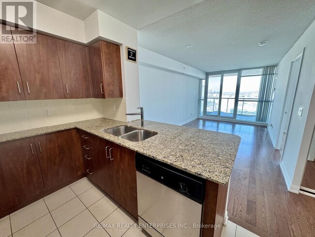 Building Photo - 215 Sherway Gardens Rd