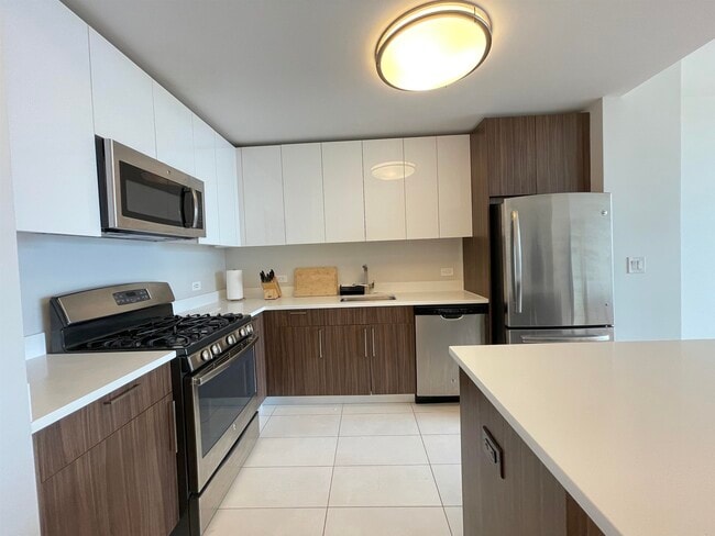 Building Photo - 110 1st St