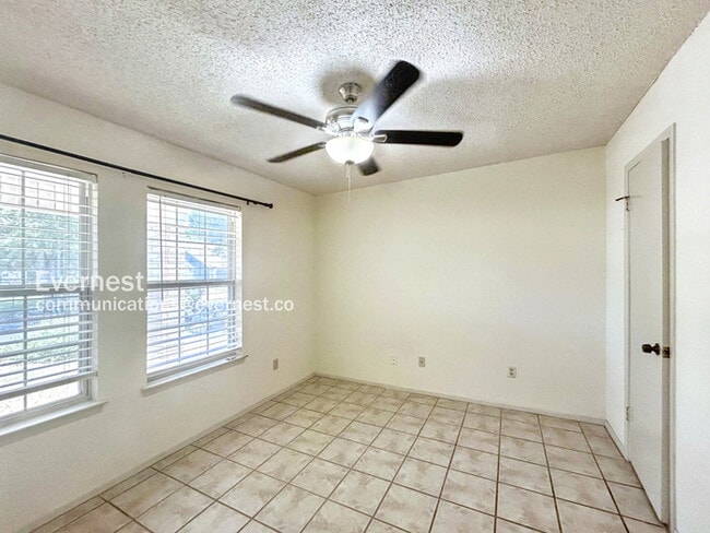 Building Photo - 8309 Wexford Dr