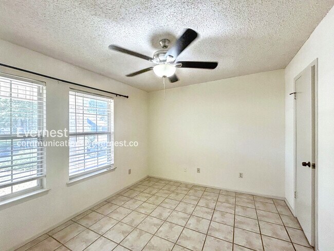 Foto del edificio - 8309 Wexford Dr