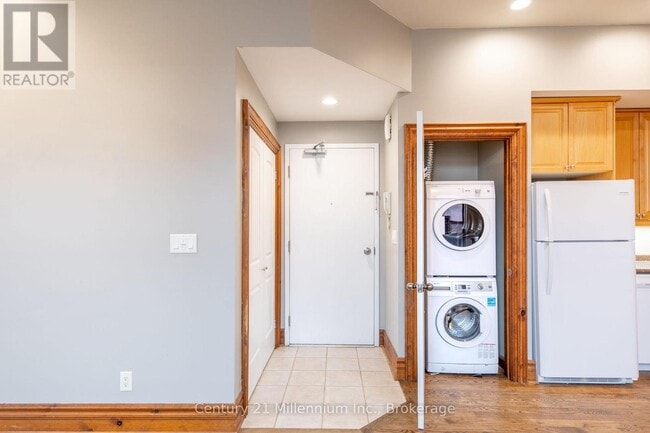 Building Photo - 68 Hurontario St