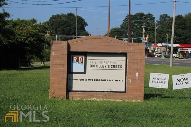Building Photo - 815 S Cobb Dr