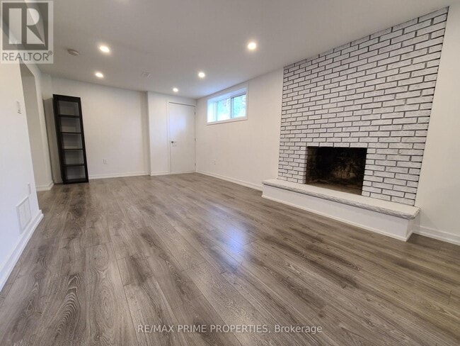 Building Photo - 22 Oakhurst Dr