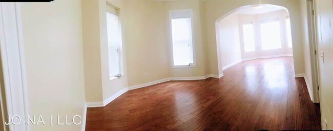 Building Photo - 5527 S Marshfield Ave