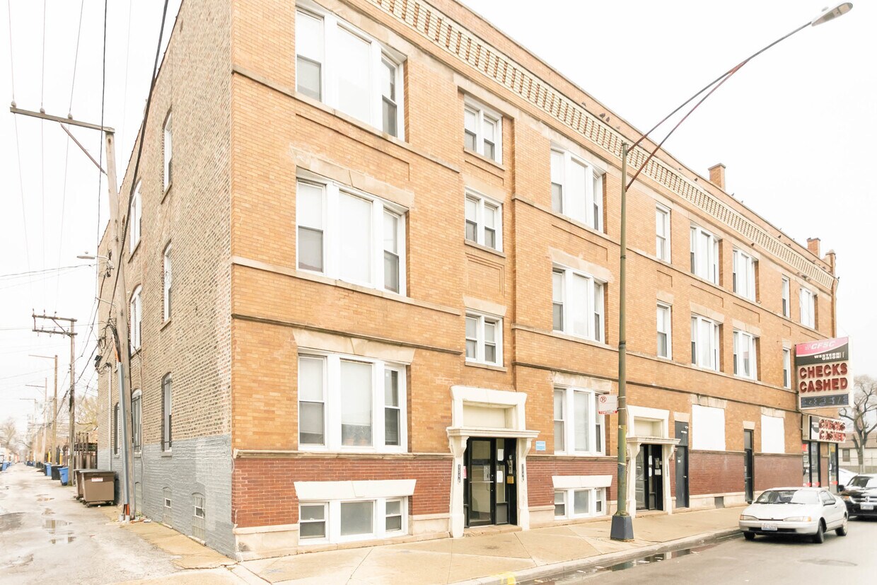 Foto principal - 1550 N Homan Ave.