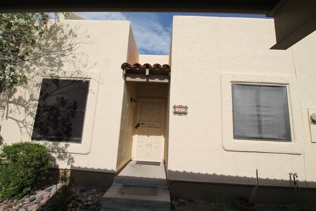 Foto del edificio - 2486 N Ironwood Ridge Dr
