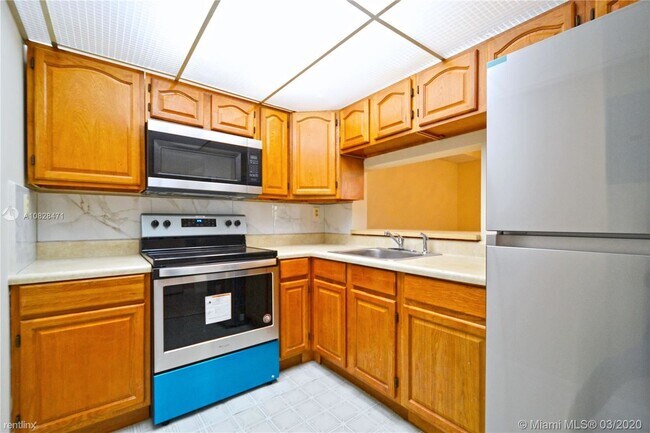 Building Photo - 2 br, 2 bath  - International Park Condo II