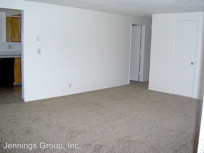 Building Photo - 151 Maple St