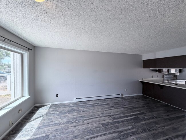 Building Photo - 1305 Wellington Ave
