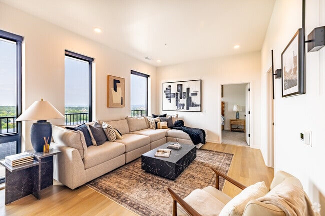 Interior Photo - 37 West Farnam