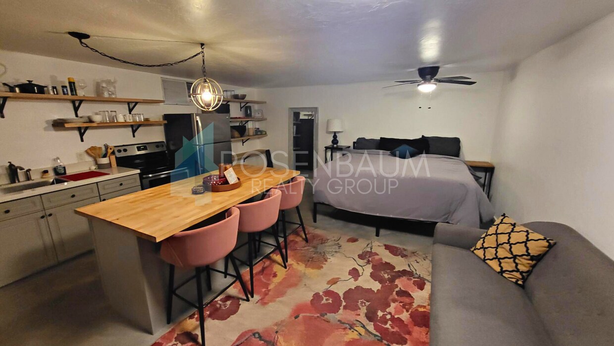 Primary Photo - 307 W Highland Ave