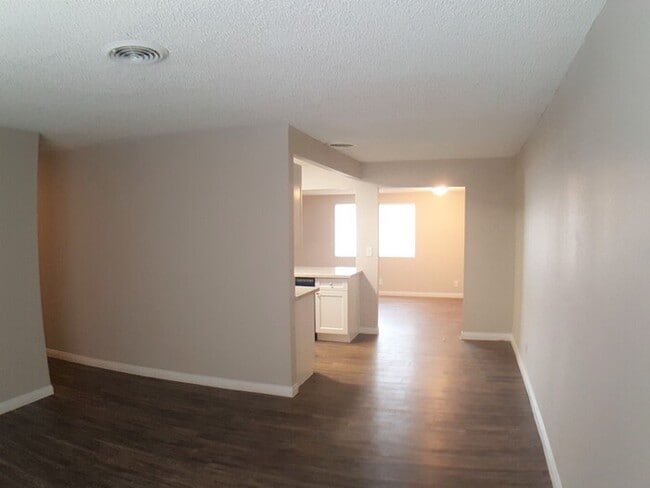 Building Photo - 5483 Waltham Ln