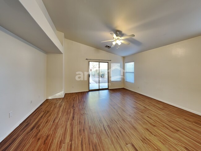 Foto del edificio - 11830 W Yuma St