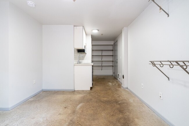 Interior Photo - 422 11th Ave - Amazing Remodeled Studios!