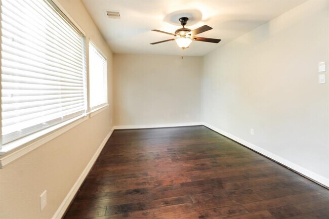 Building Photo - 10034 Spring Shadows Park Cir