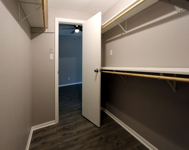 Building Photo - 8800 Westplace Dr