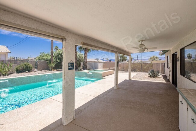 Foto del edificio - HEATED POOL & SPA