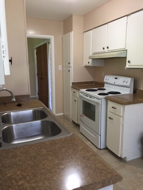 Stove - 7911 Riata Ave