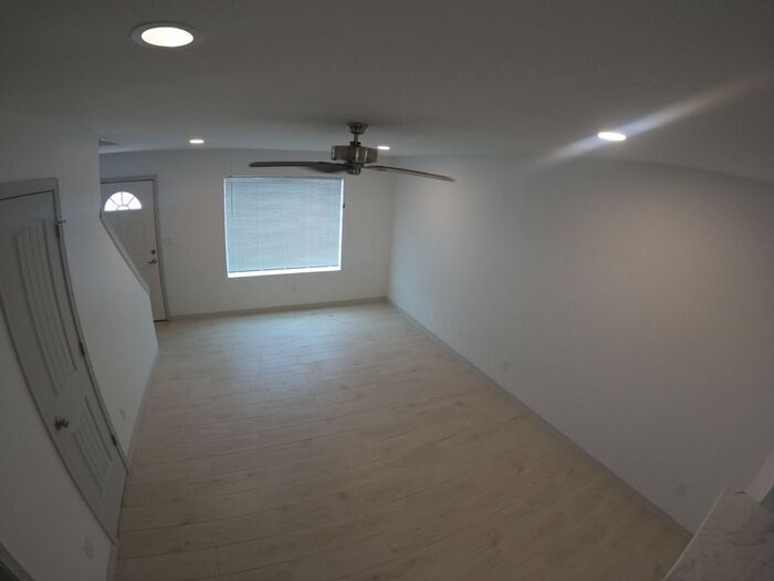 Foto principal - 8963 Norton St