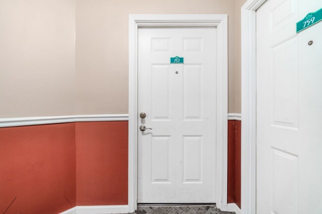 Foto del edificio - 757 Spring Valley Dr