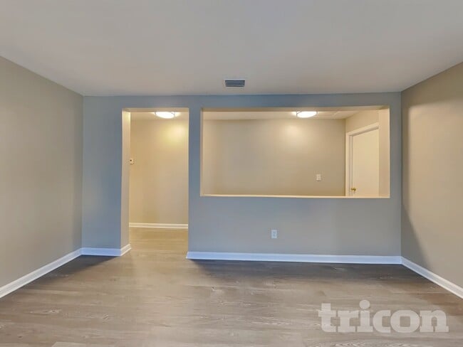 Building Photo - 127 Straw Pond Way